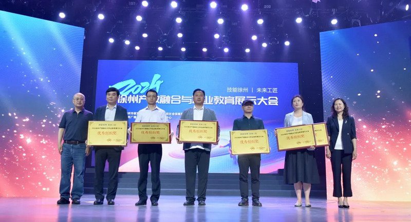 日出水了啊快点使劲动态图