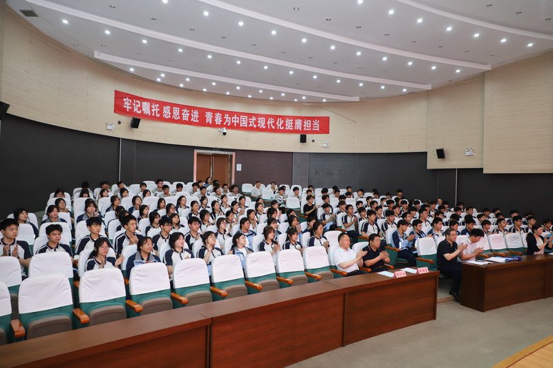 日出水了啊快点使劲动态图