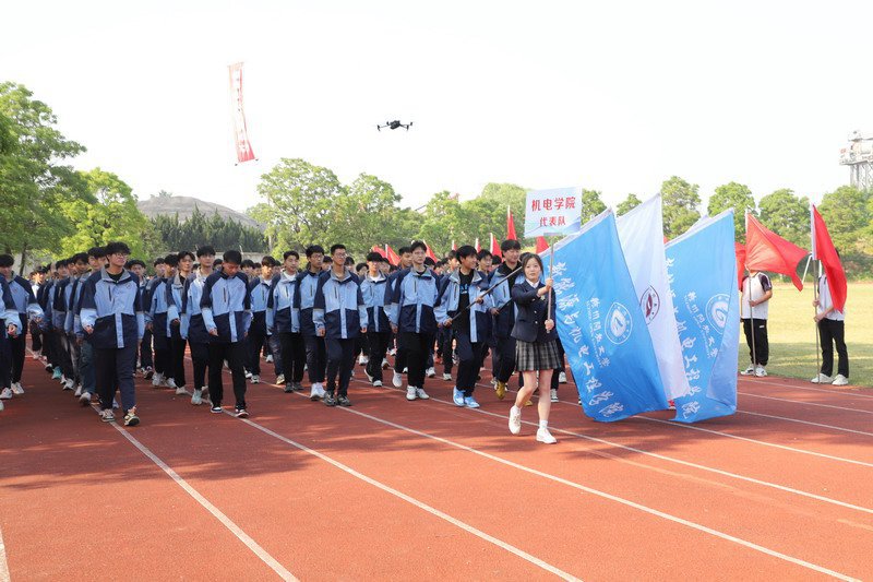 日出水了啊快点使劲动态图