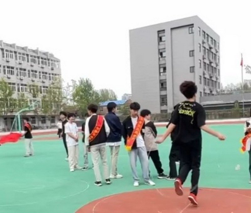 日出水了啊快点使劲动态图