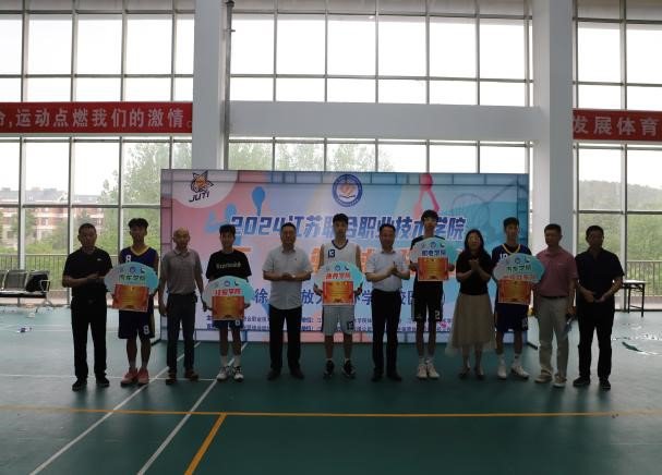 日出水了啊快点使劲动态图