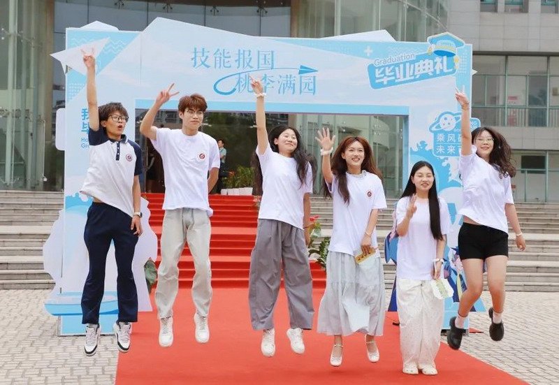 日出水了啊快点使劲动态图