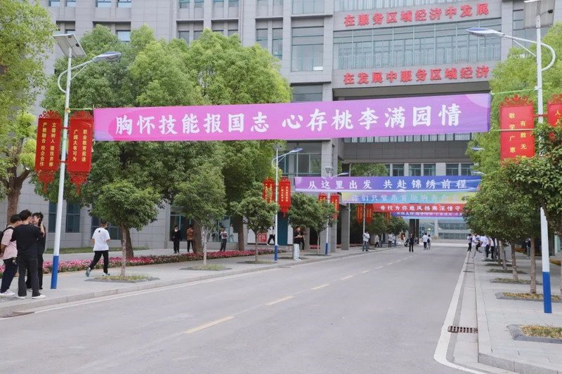 日出水了啊快点使劲动态图