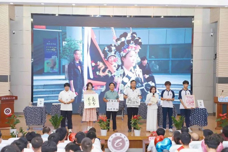 日出水了啊快点使劲动态图