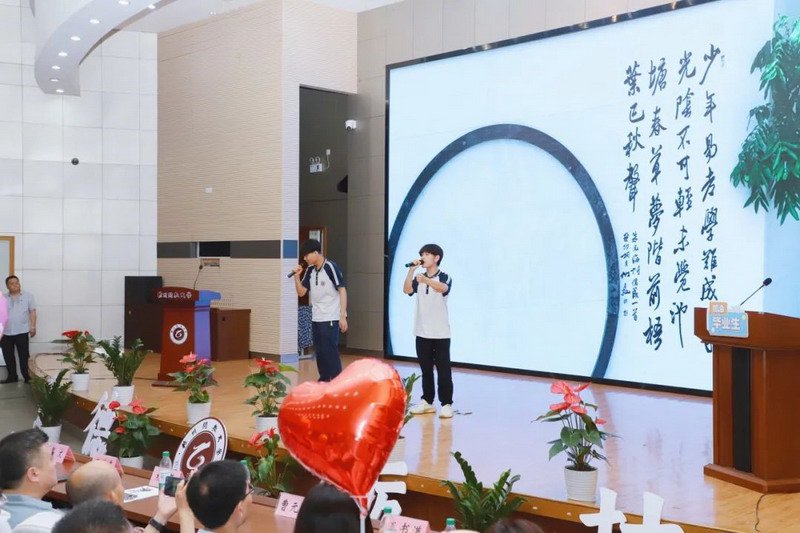 日出水了啊快点使劲动态图