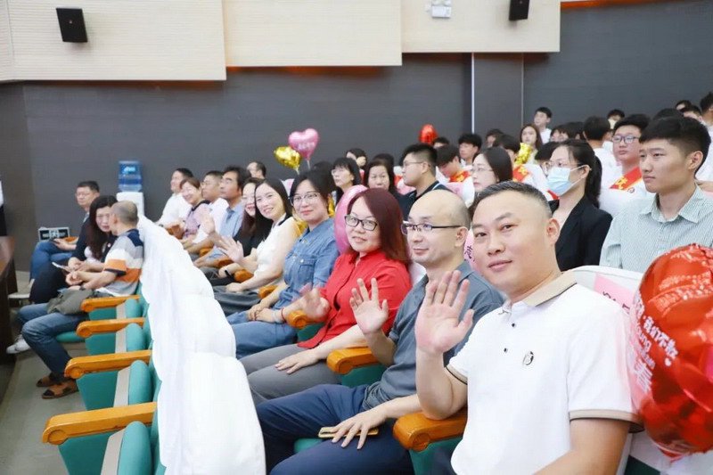 日出水了啊快点使劲动态图