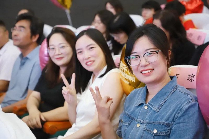 日出水了啊快点使劲动态图