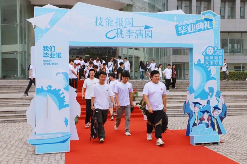 日出水了啊快点使劲动态图