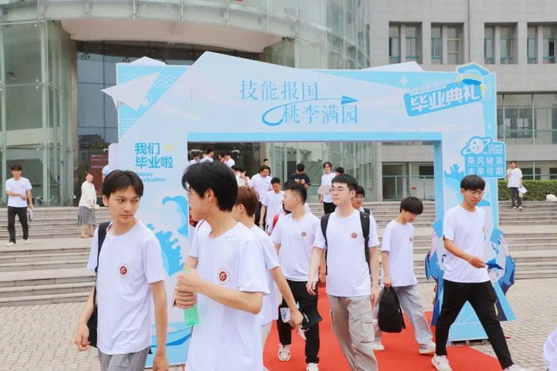 日出水了啊快点使劲动态图