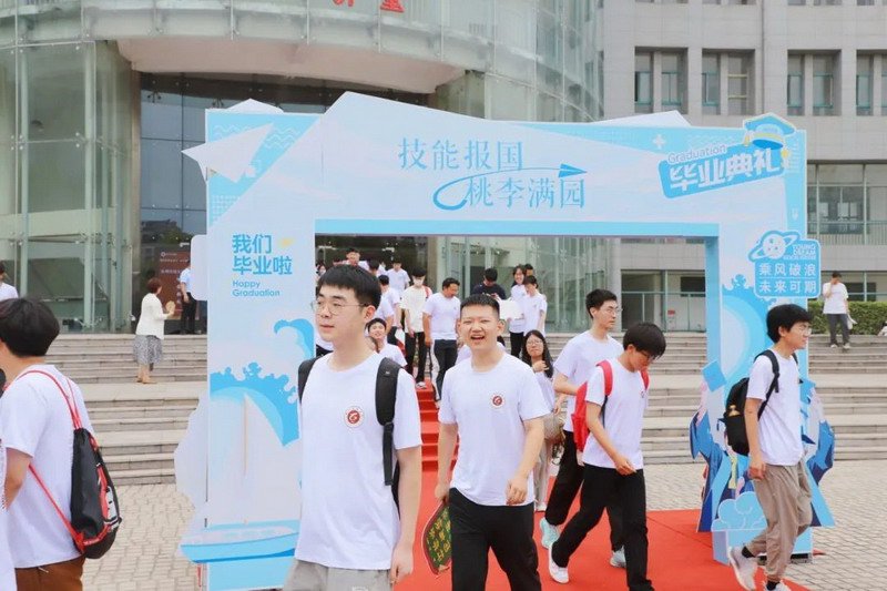 日出水了啊快点使劲动态图