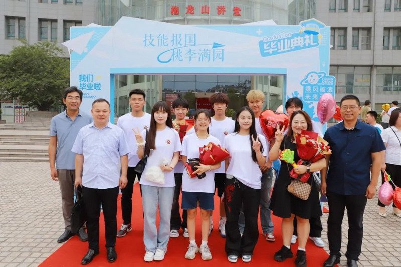 日出水了啊快点使劲动态图