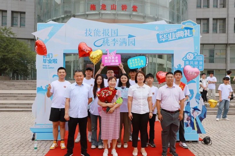 日出水了啊快点使劲动态图