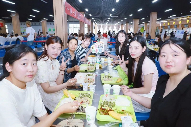 日出水了啊快点使劲动态图