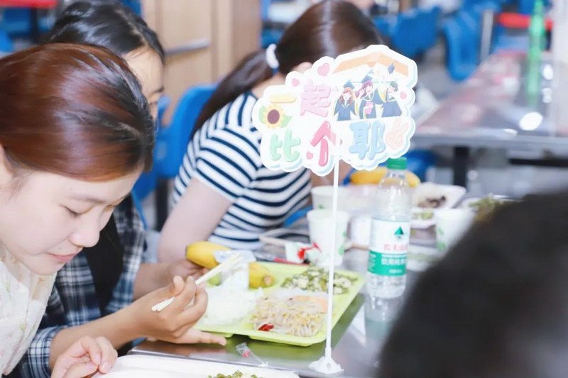 日出水了啊快点使劲动态图