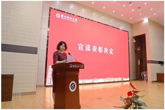 日出水了啊快点使劲动态图