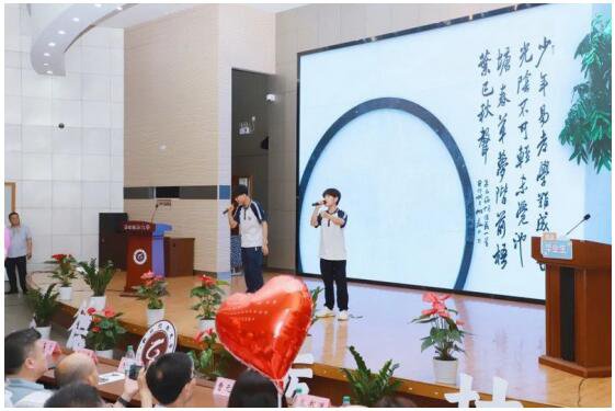 日出水了啊快点使劲动态图