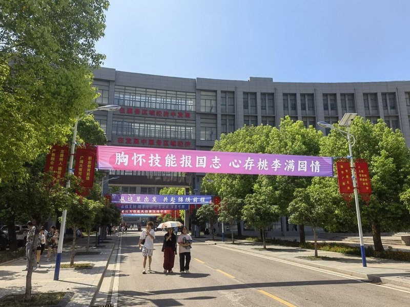 日出水了啊快点使劲动态图