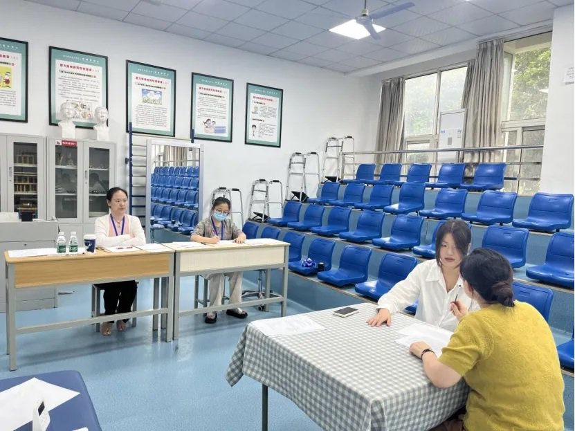 日出水了啊快点使劲动态图