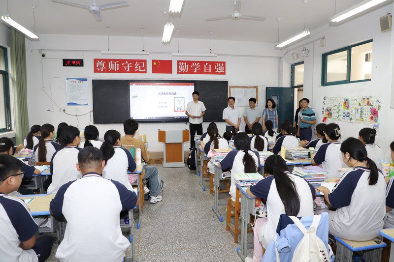 日出水了啊快点使劲动态图