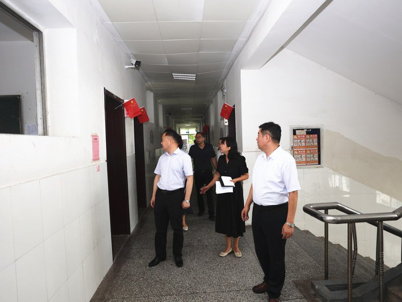 日出水了啊快点使劲动态图