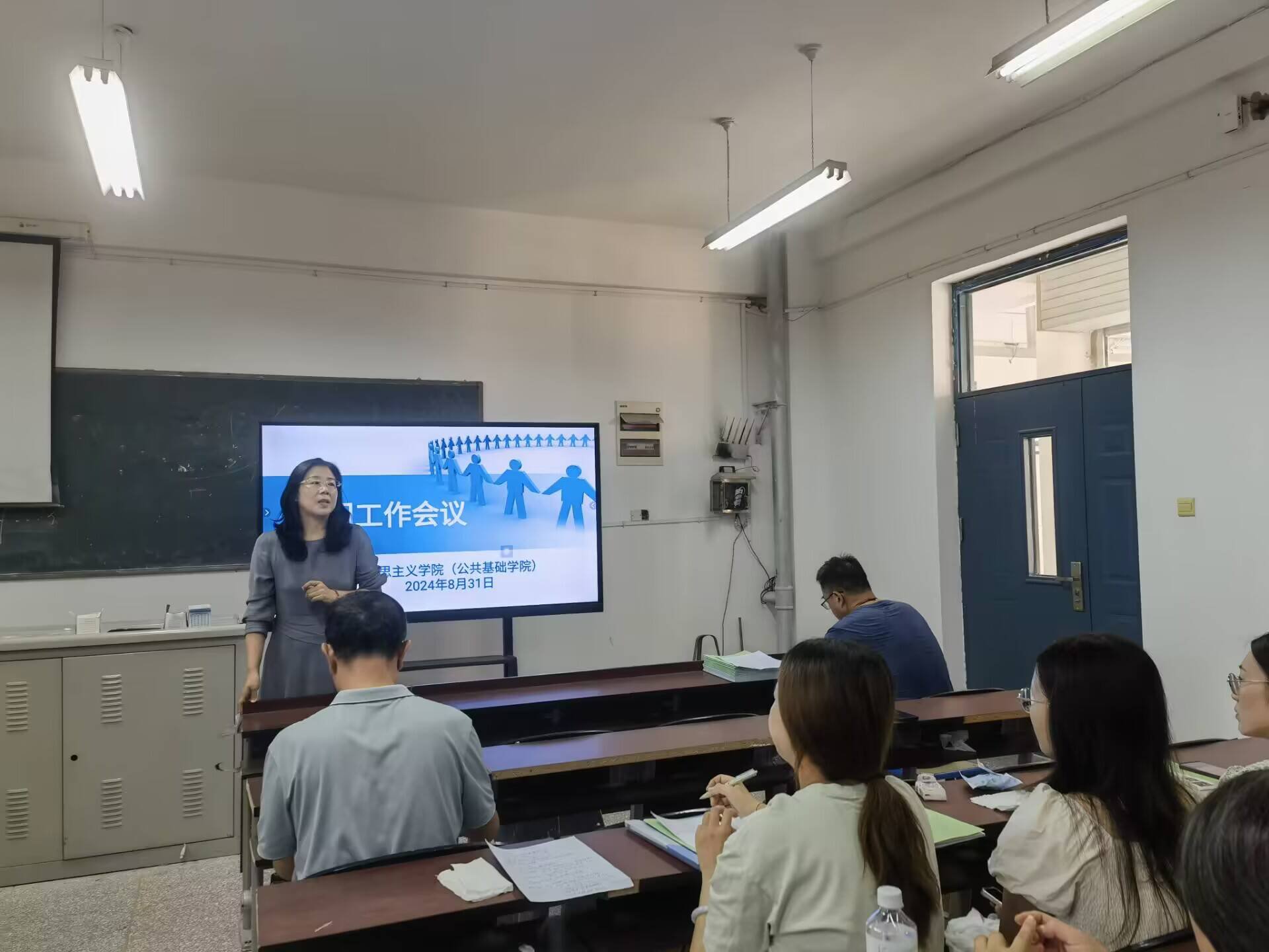 日出水了啊快点使劲动态图