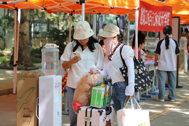 日出水了啊快点使劲动态图