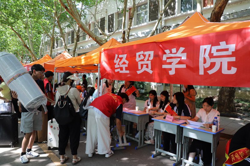 日出水了啊快点使劲动态图