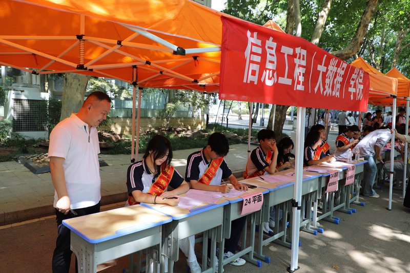 日出水了啊快点使劲动态图