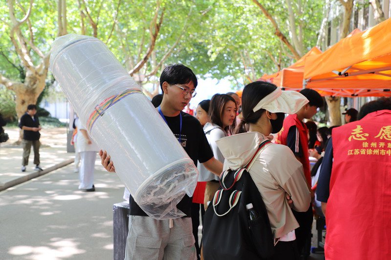 日出水了啊快点使劲动态图