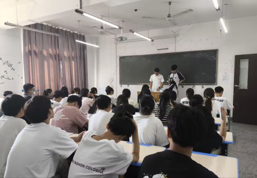 日出水了啊快点使劲动态图