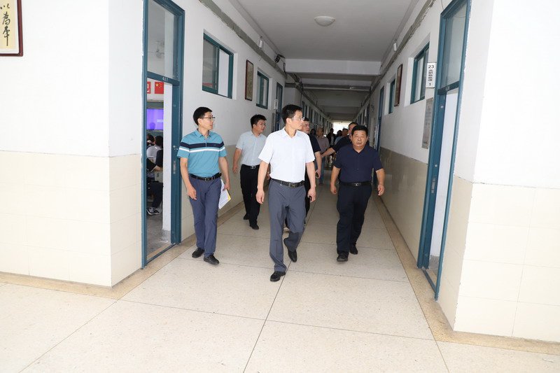 日出水了啊快点使劲动态图