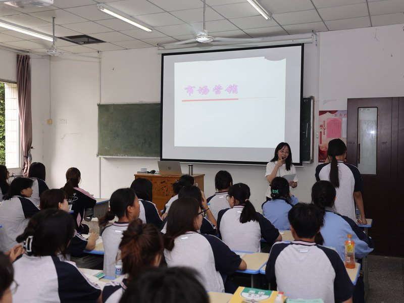 日出水了啊快点使劲动态图