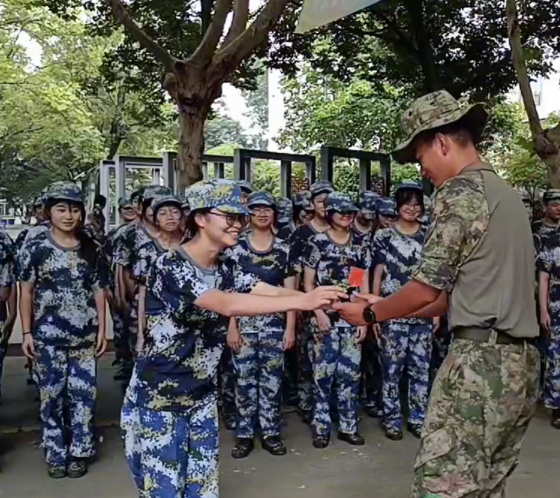 日出水了啊快点使劲动态图