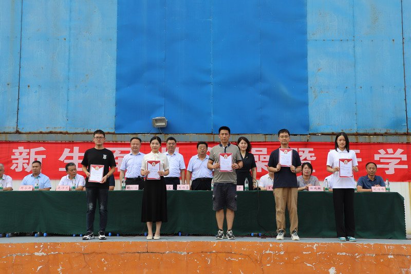 日出水了啊快点使劲动态图