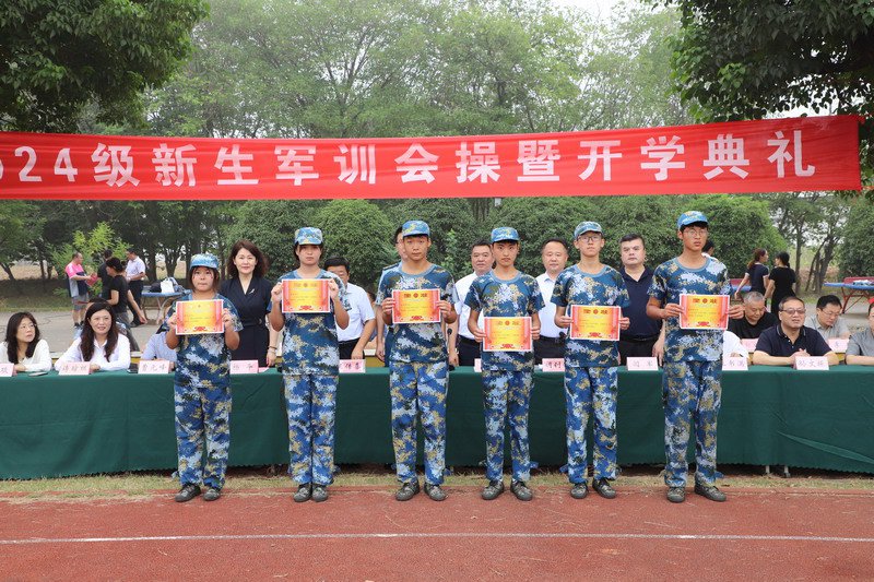 日出水了啊快点使劲动态图