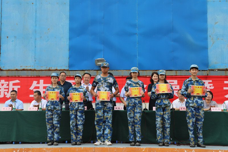 日出水了啊快点使劲动态图