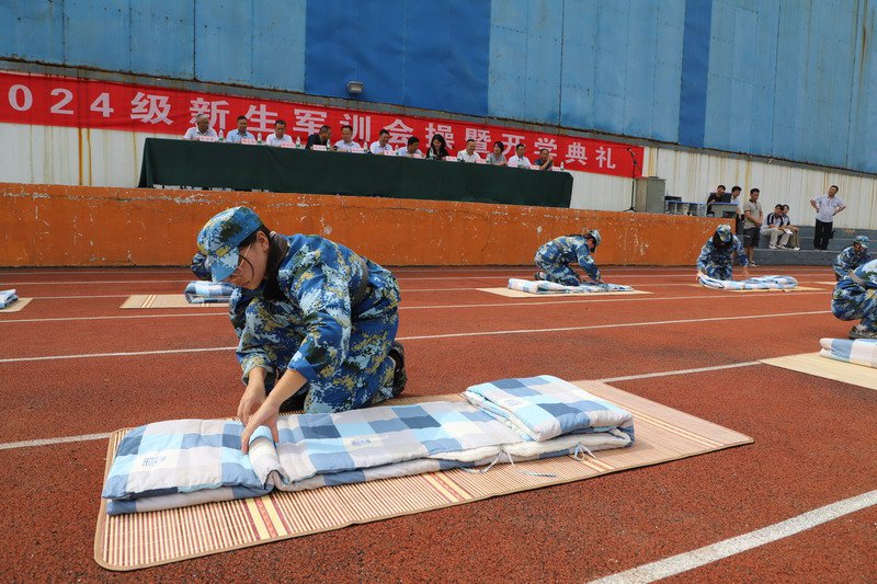 日出水了啊快点使劲动态图