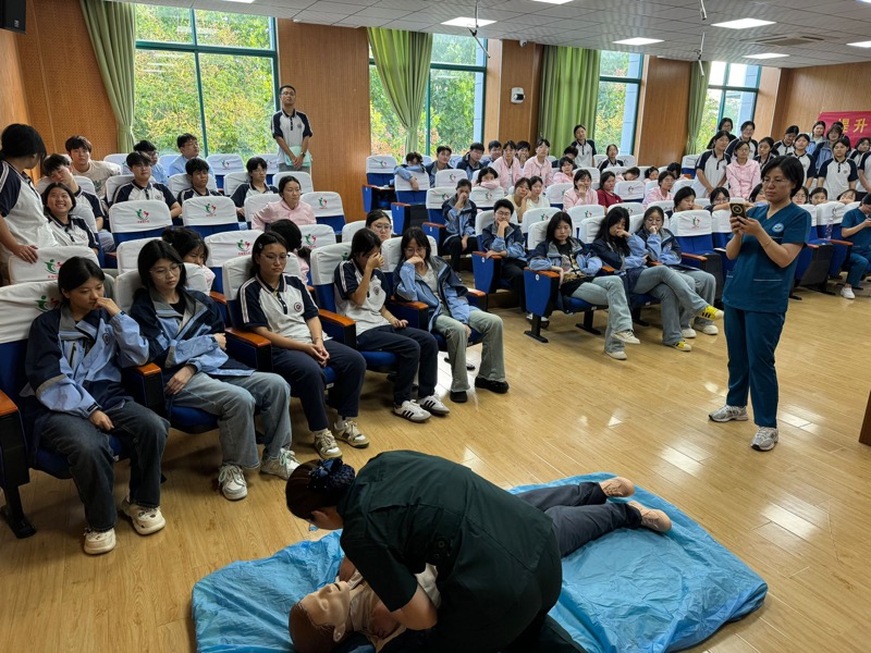 日出水了啊快点使劲动态图