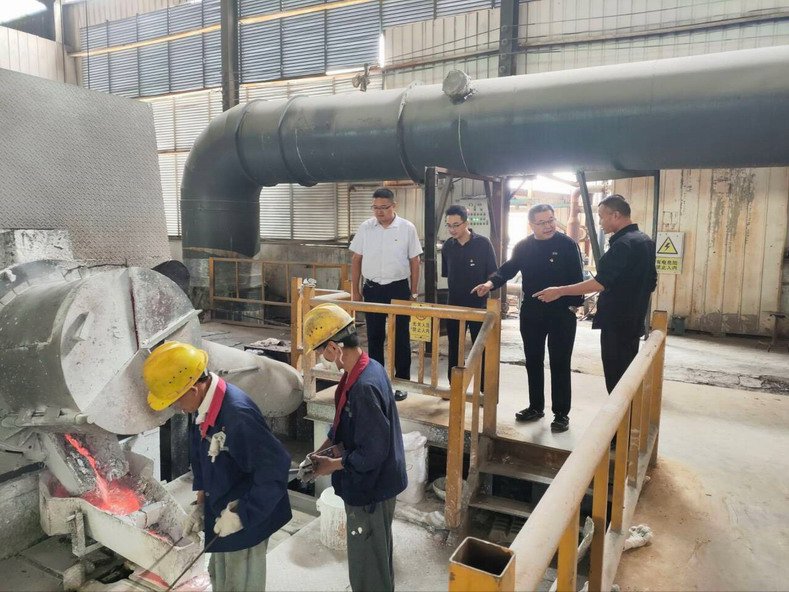 汽车工学院党支部党员到魏集村铝厂进行技术指导