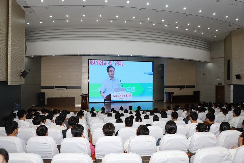 日出水了啊快点使劲动态图