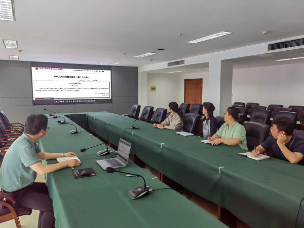 日出水了啊快点使劲动态图