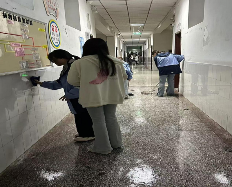 日出水了啊快点使劲动态图