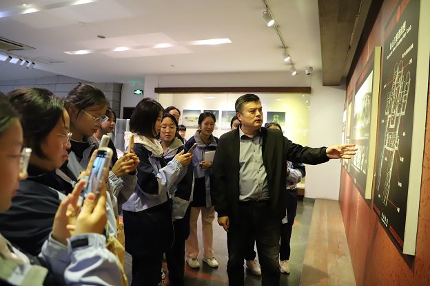 日出水了啊快点使劲动态图