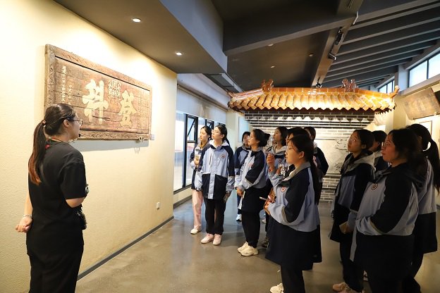 日出水了啊快点使劲动态图