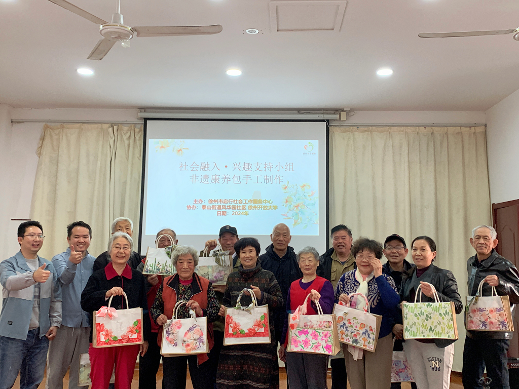 日出水了啊快点使劲动态图