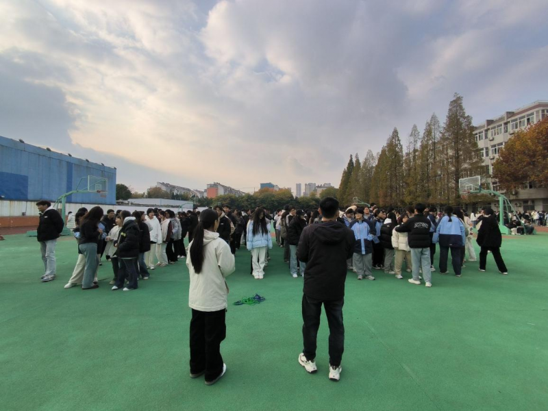 日出水了啊快点使劲动态图