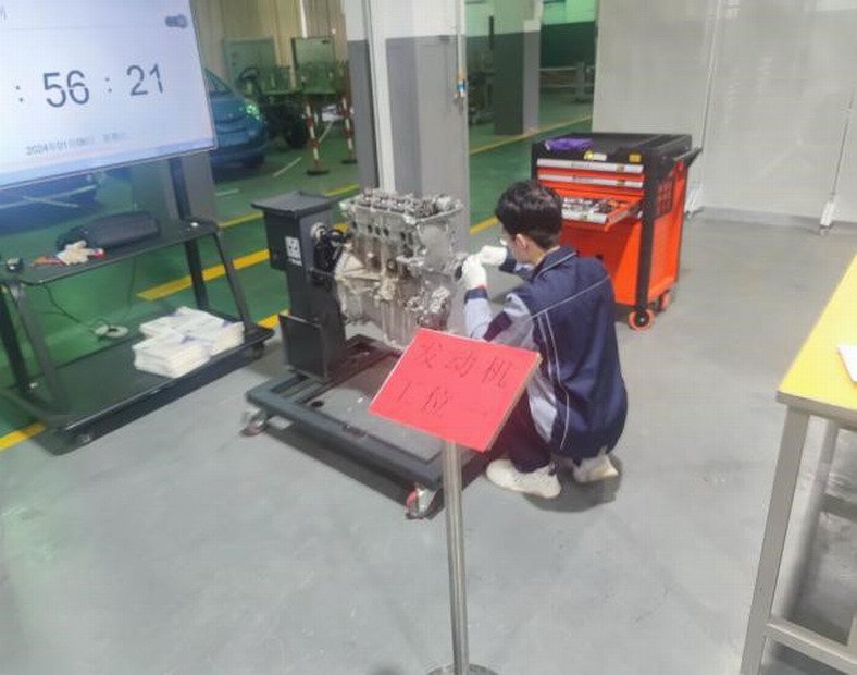 汽车维修工技能考试现场2