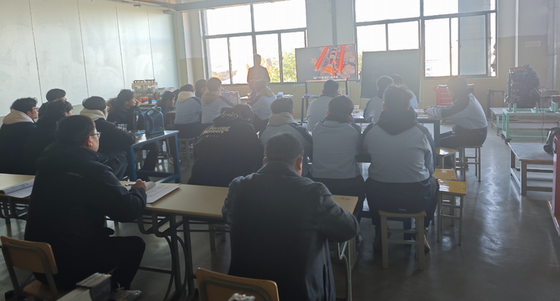 王校长深入课堂听课