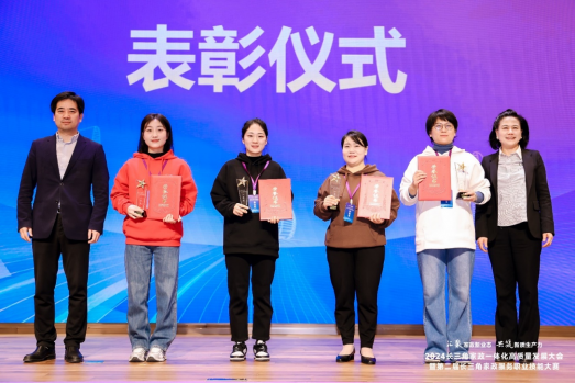 日出水了啊快点使劲动态图