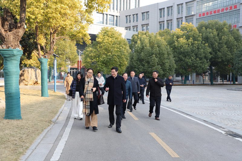 日出水了啊快点使劲动态图